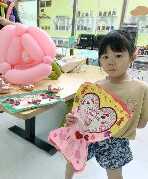 Kids Making Handmade Gifts for Mother’s Day