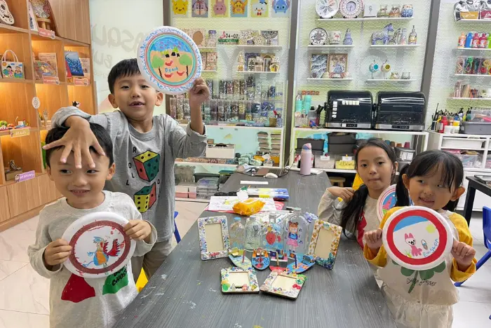 Art jamming session at Art Journey Singapore studio, popular with East Singapore groups