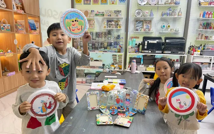 Art jamming studio at Art Journey Singapore, evening session for North Singapore residents