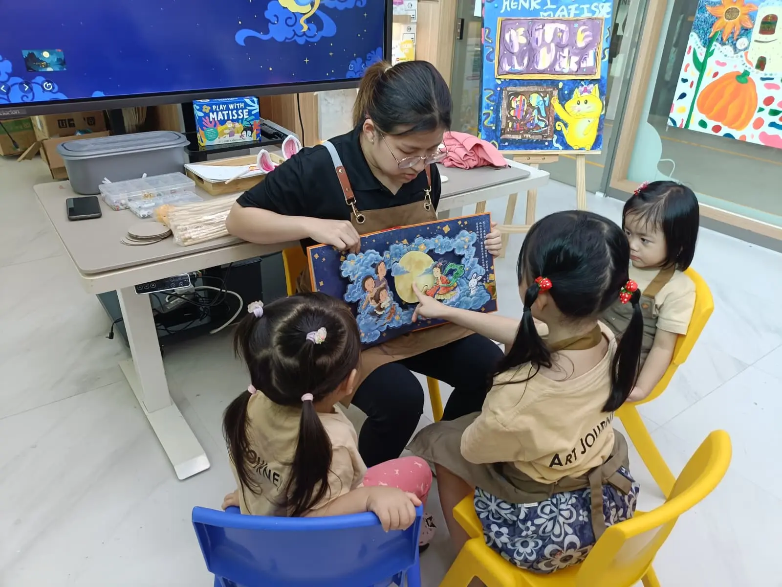 Children creating Mid-Autumn Festival themed art and lantern crafts at Art Journey Singapore