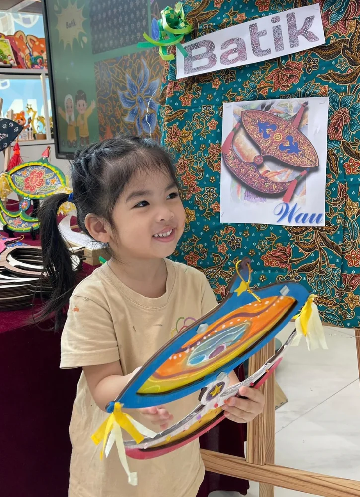 batik-wau-kite-workshop-kids-singapore-art-journey