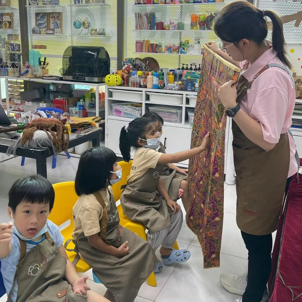 batik-workshop-singapore-kids-learning-fabric-patterns