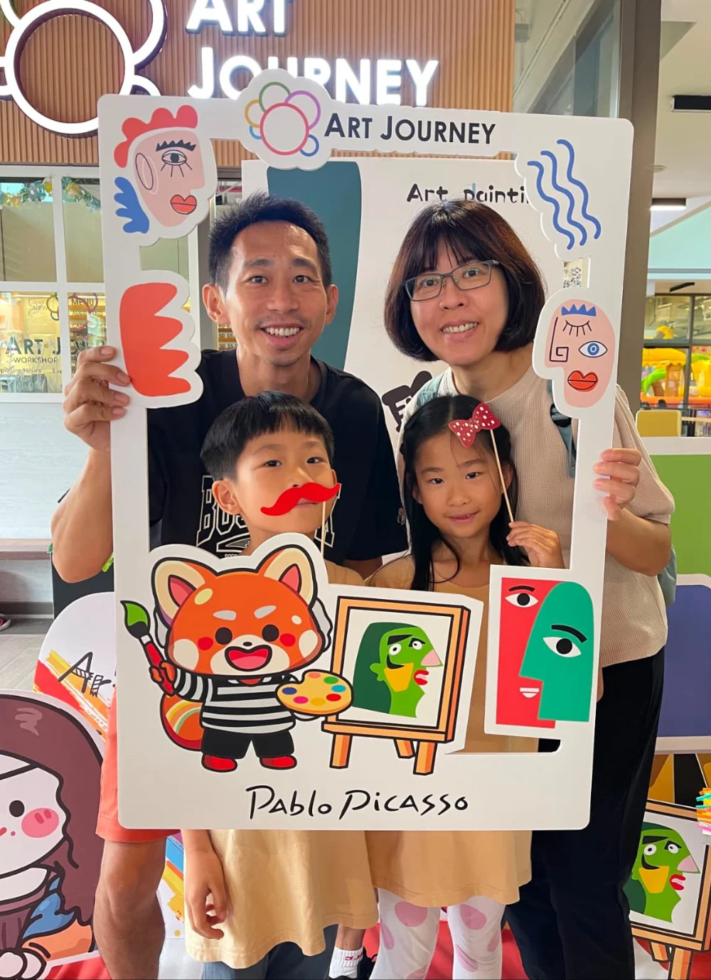 family-art-exhibition-singapore-picasso-photo-booth