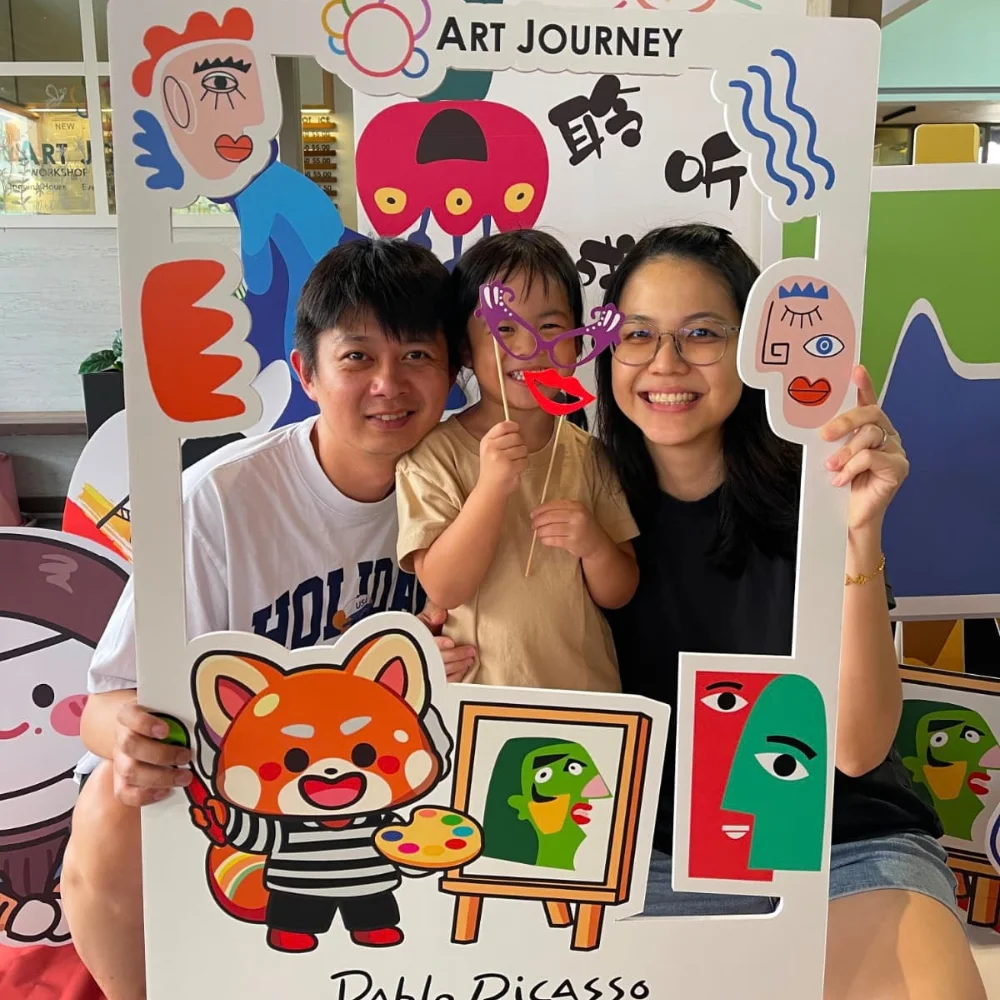 family-art-workshop-singapore-picasso-photo-booth-props