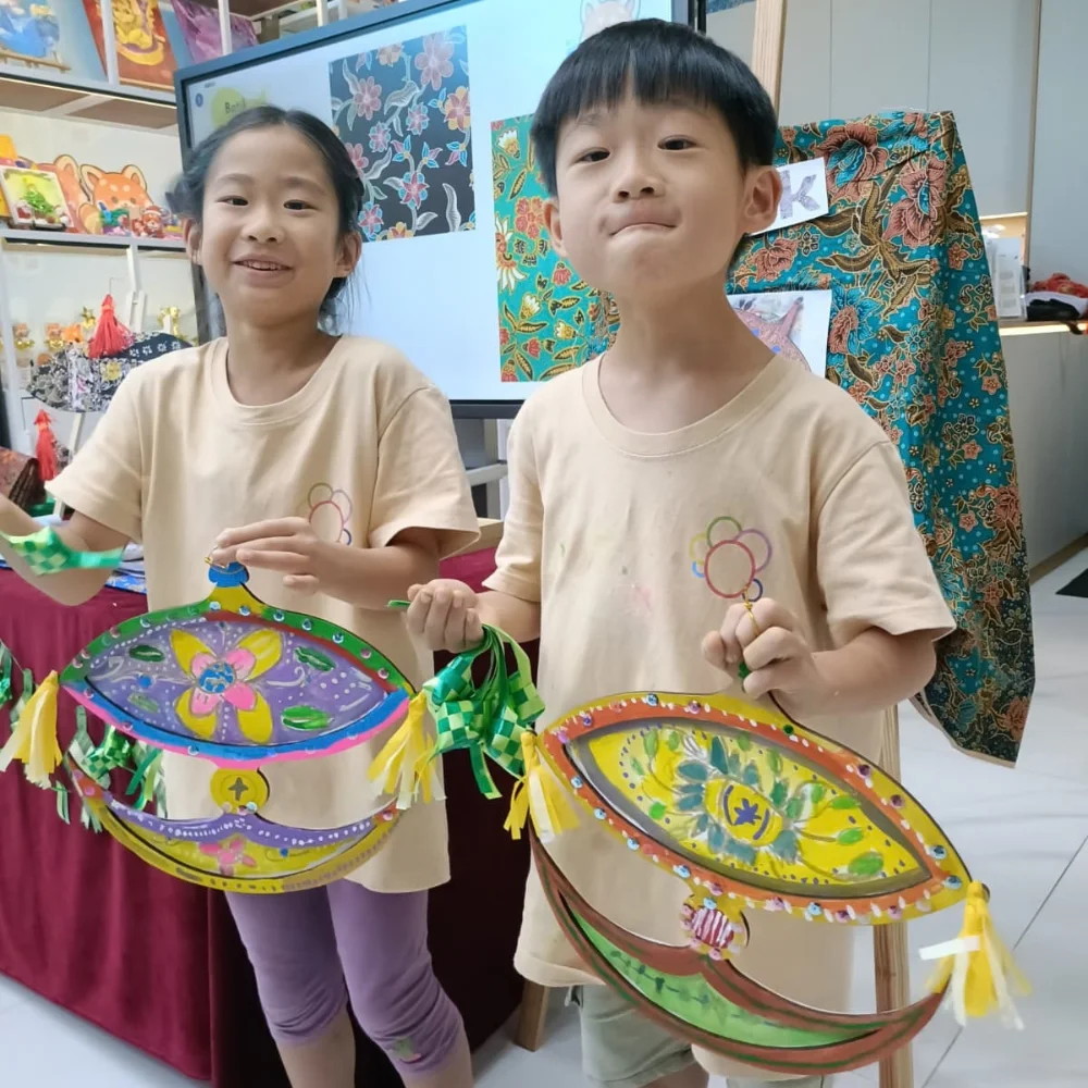 hari-raya-art-workshop-singapore-siblings-wau-kites