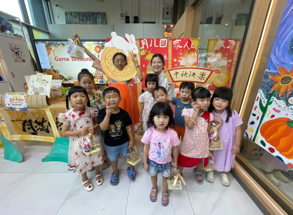 mid-autumn-festival-workshop-kids-group-singapore-cheongsam