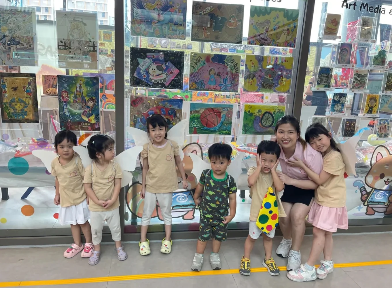 toddler-art-workshop-singapore-dot-painting-markers