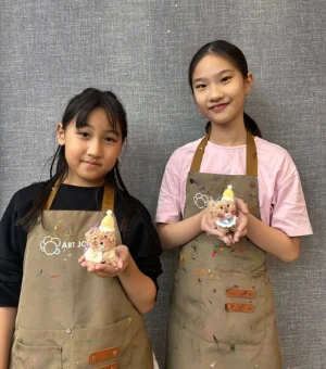kids-art-jamming-aprons-diy-gem-lamp