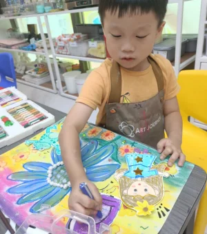 kids-art-workshop-oil-pastel-painting